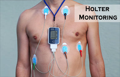 Monitor Holter conectado al pecho del paciente